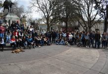 JÓVENES DE NUESTRA CIUDAD CONMEMORARON LA TRÁGICA “NOCHE DE LOS LÁPICES”