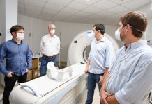 Kicillof visitó el hospital y entregó diez camas para Terapia Intensiva