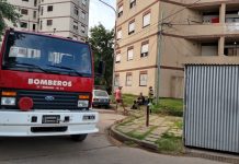 Bomberos sofoca incendio en torre del barrio Fonavi