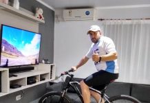 Ideó un rodillo para hacer bicicleta en casa y sumó suscriptores en YouTube