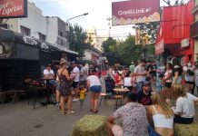 Gran movimiento céntrico durante la fiesta del Comercio local