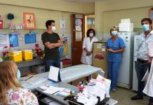 Ministro e intendente felicitaron al personal de salud