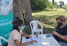 Zona rural recibe al dispositivo de inscripción para la vacuna contra el covid