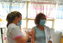 Inician vacunación para personal de salud mayor de 60 años