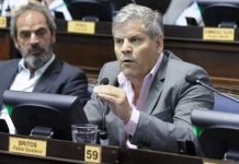Legislador plantea que las boletas sigan llegando en papel para adultos mayores