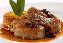 Carré de cerdo con salsa de ciruelas