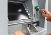 Desde abril, los bancos volverán a cobrar por el uso de cajeros, salvo excepciones