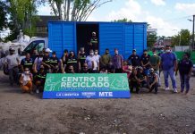 Recuperadores urbanos reciben un camión para el desarrollo de sus tareas