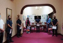 Autoridades reconocen a policías que salvaron vida de un niño