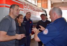 Bomberos piden prioridad como esenciales para la vacunación