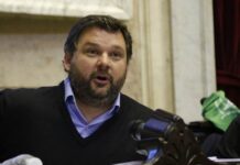Vacunación: Diputado fue denunciado y asegura que fue una campaña en su contra