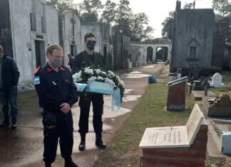 Inauguraron monolito en el cementerio
