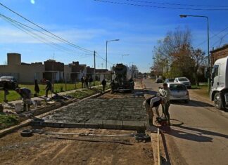 Ya se está pavimentando la doble mano de Fragata Sarmiento