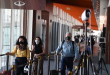 Desde el sábado pueden volver a ingresar al país extranjeros parientes de argentinos