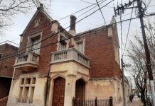 Una propiedad en 29 y 34 con el sello del arquitecto Marín