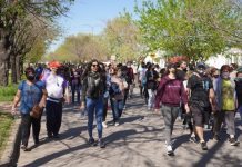 Adultos Mayores y una caminata para prevenir la salud y conmemorar el Alzheimer