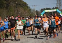 Multitud de atletas en la vuelta del running