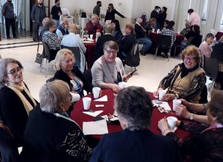 Los jubilados disfrutaron una merienda festejando su día