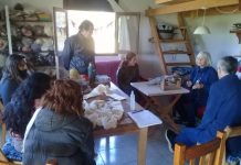 INTA local visita fábrica de hilado artesanal en Villa Moll