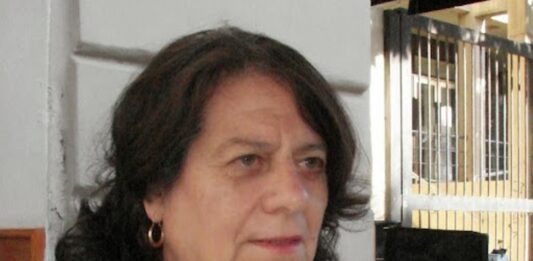 Escritora local recibe distinción en Carlos Tejedor