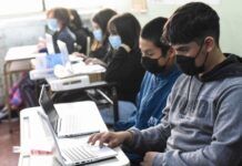 Ministros de Educación acordaron profundizar la ESI e instaurar la jura a la Carta Magna