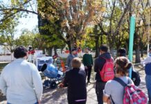 Entregan maquinaria a microemprendedores