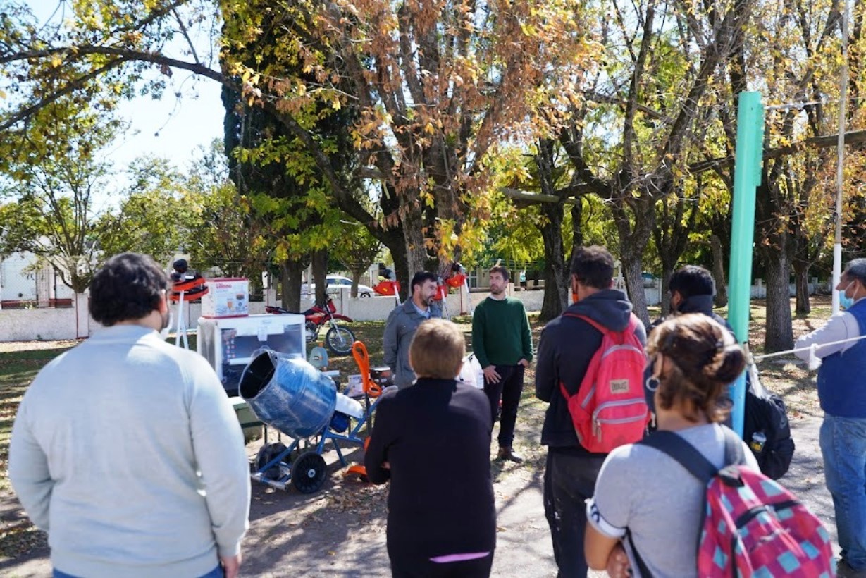 18-04-22 APOYO EMPRENDEDORES