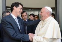 El ministro Wado de Pedro mantuvo un encuentro con el Papa Francisco