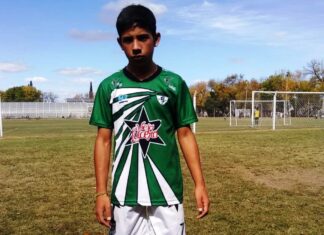 Club A. La Tijera felicita al jugador 2008 Aaron Leiva