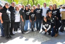Una placa recuerda a los Soldados Caídos en la guerra