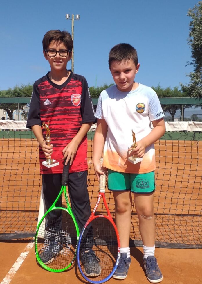 tenis D