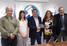 Concejales entregaron placa al Colegio de Martilleros