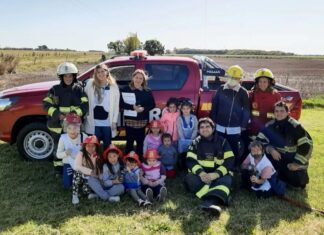 Bomberos visitaron la Escuela 2