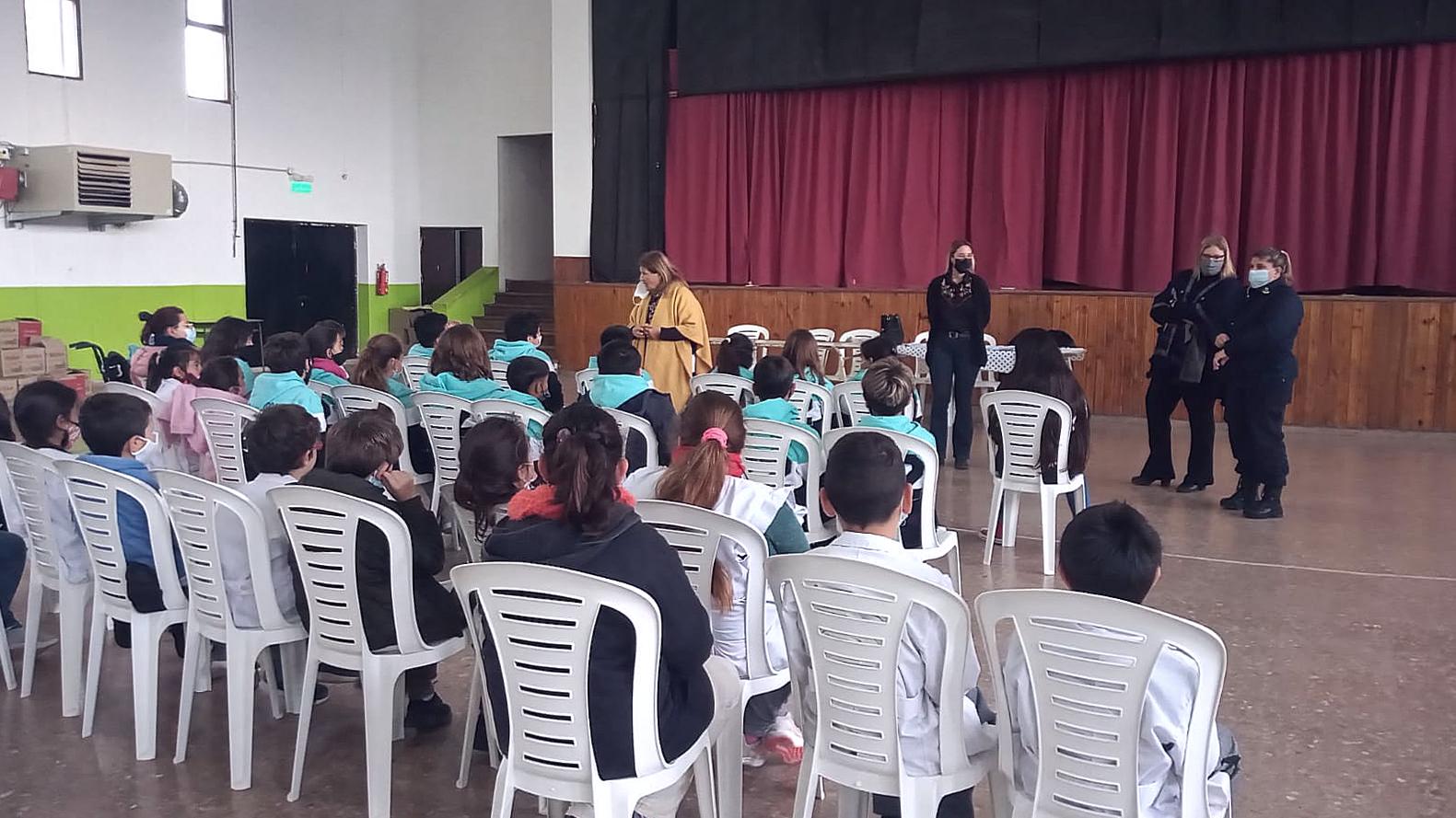 Charla sobre bullying en la Escuela 1