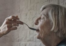 Walter Villa obtuvo el Primer premio con fotografía que retrata a su madre