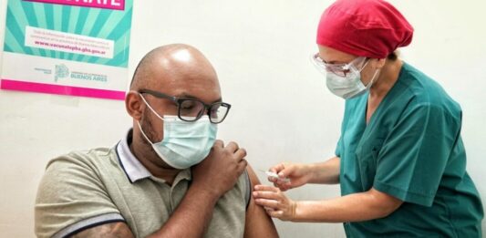 Crece la demanda de vacunación por la cuarta ola: el 53% de la población ya se aplicó el refuerzo en la provincia