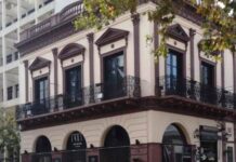 Restauran cartelería informativa del circuito turístico histórico de la ciudad