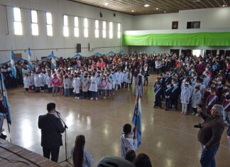 Alumnos de cuarto grado prometieron lealtad a la bandera