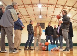 Javier Lovera entregó luces led y material deportivo