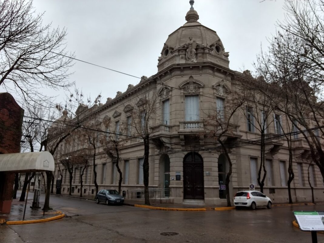 Tribunales