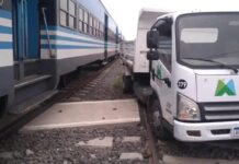Formación ferroviaria embistió a camión municipal