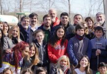 Plantaron árboles en el Parque Municipal junto al ministro de Educación provincial