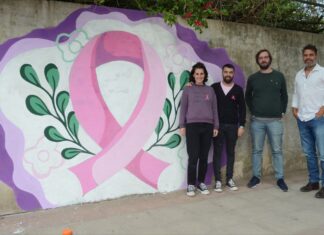 Pintan mural en el “Día Mundial contra el Cáncer de Mama”