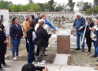 Se inauguró el monolito en homenaje a los policías fallecidos