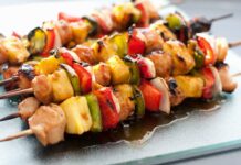 Brochette multicolor de verduras