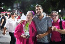 El intendente concretó el tradicional brindis frente al Palacio Municipal