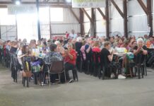 Jubilados y jubilados disfrutaron de almuerzo en La Trocha