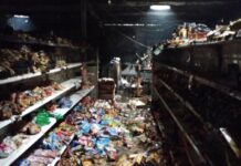 Bomberos combatieron incendio en mercado
