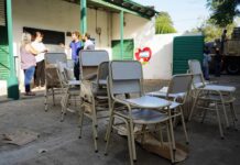 Entregan mobiliario para un aula completa en Gowland