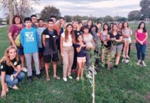 Jóvenes de Gowland plantaron Memoria